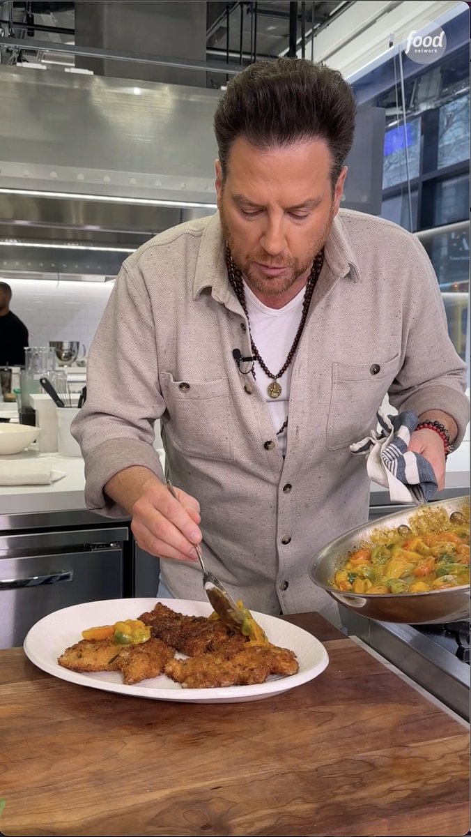 .Scott Conant's chicken cutlets with burrata and tomato sauce are a simple twist on chicken parm: 😋 Catch Scott hosting #HouseOfKnives, Tuesdays @ 9|8c 🔪