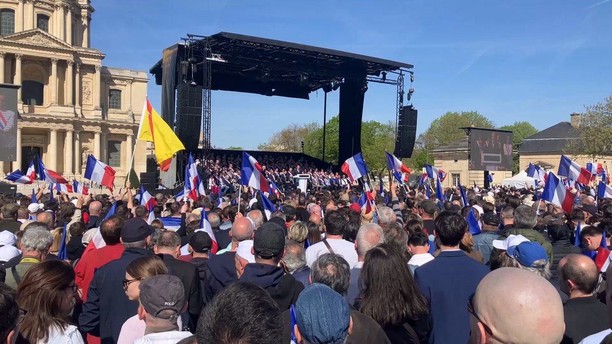 🔵 Merci à Eric Ciotti pour son courage et son soutien. Avec nos partenaires de l’UDR, nous allons nous battre pour élire Marine à la présidence de la République ! 🇫🇷 #SauvonsLaDémocratie - #JeSoutiensMarine