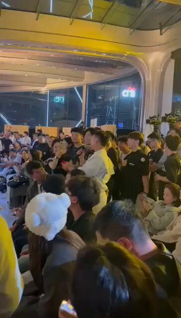 现场提问前老板孙哥H.E. Justin Sun 👨‍🚀 🌞 和崇拜的偶像大表哥CZ 🔶 BNB 关于 #memecoin 明晚 #BG微醺之夜 Bitget 华语最强战队出道。已邀请多位行业大佬跟我们的Gracy Chen @Bitget 对话🩵