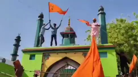 ये सब मत करिये😡 ये बहादुरी नहीं है.. न ही इससे कोई फायदा.. उल्टा योगीजी के लिए आप मुश्किलें ख़डी करेंगे जब बाबा जी स्वयं ही इस दुष्ट गाज़ी का अस्तित्व खत्म कर रहे हैं तो आप बिना वजह कुछ भी ऐसा न करें जिससे सरकार और प्रशासन की टेंशन बढ़े ✍️ निवेदन.... हिन्दू हित में जारी✊