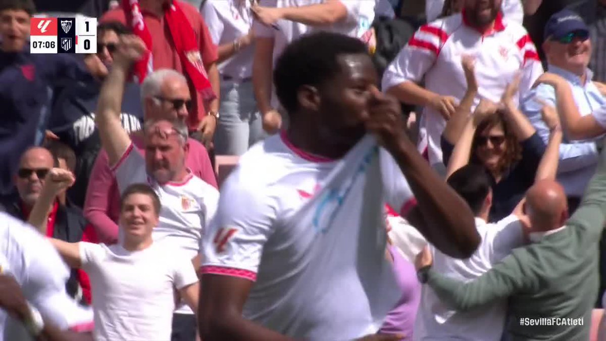 AGOUME WITH A BEAUTIFUL GOAL FROM OUTSIDE THE BOX TO GIVE SEVILLA THE EARLY LEAD OVER ATLETICO MADRID 🔥