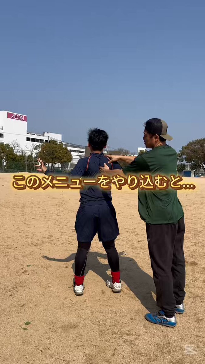 上下のチェストプレスを行うと、肩甲骨下部の動きの変化がよくわかる。また、通常のチェストプレスより鳩尾が動くため、より骨盤の前傾が促されます。