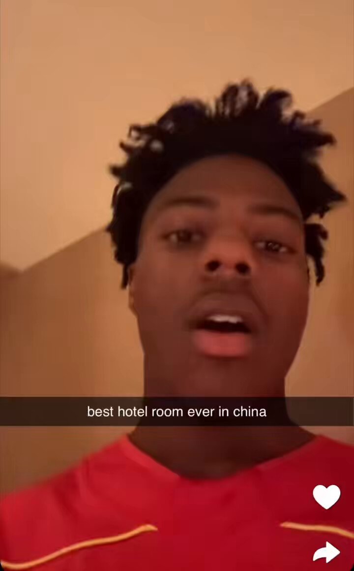 🚨| NEW: Speed gives a tour of his new hotel room in Hong Kong with an incredible terrace view of the city 🤩🇭🇰 Speed 在香港的酒店房间内进行导览，展示了一个令人难以置信的露台城市景观 🤩🇭🇰