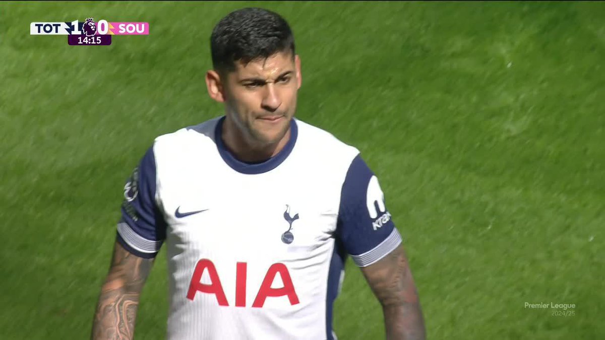 “EY, DALE. WAKE UP”. 🗣️ La indicación de CUTI ROMERO en pleno Tottenham vs. Southampton.