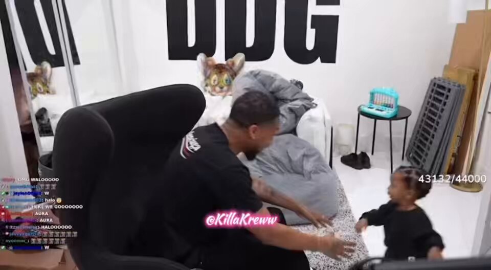 DDG saw his son Halo for the first time in 2 weeks and they watched his favorite show Gracie’s Corner together 🥹❤️