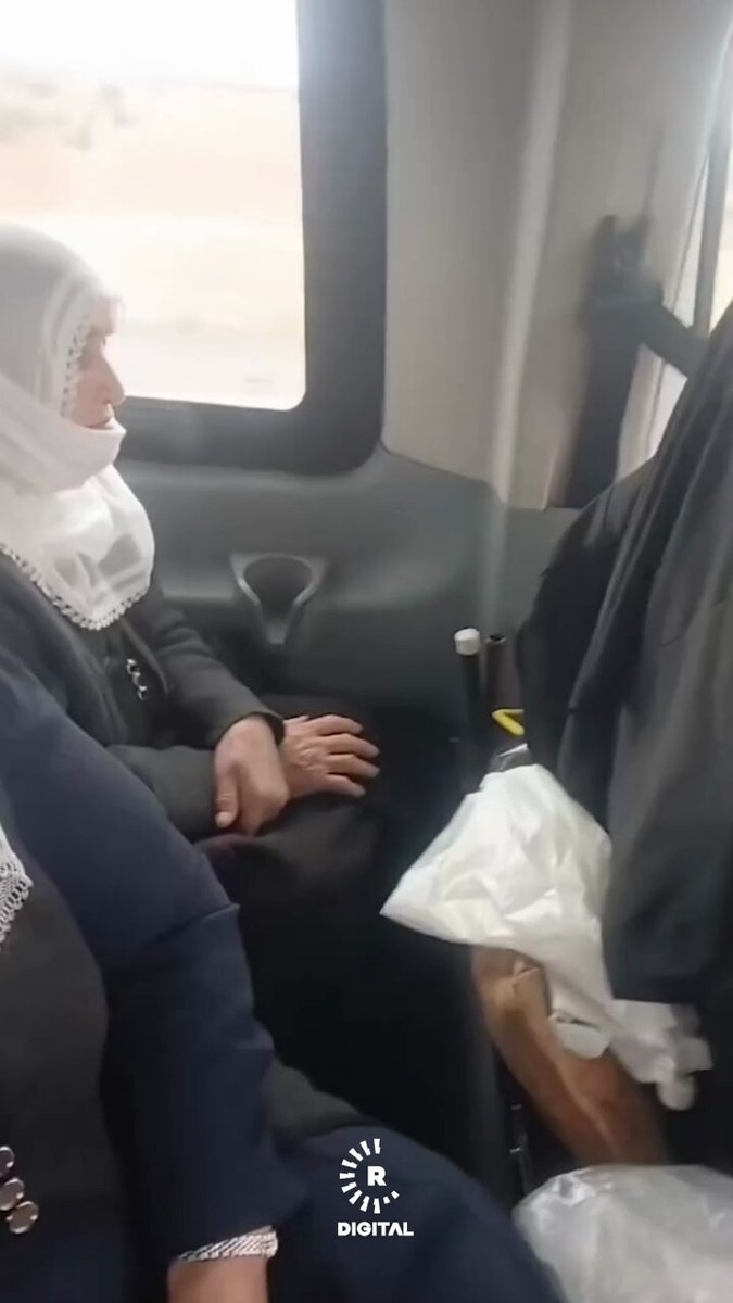 Minibüste #Kürtçe şarkı eşliğinde eğlenip yolculuk yapan annelerin videosu viral oldu