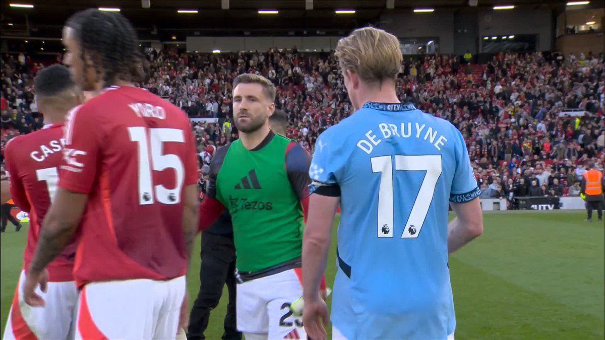 FT: Manchester United 0-0 Man City at Old Trafford. Gary Neville on Sky: "They're going to go for a roast dinner together now. They're micromanaged to an inch of their lives, so robotic and it's symptomatic of a lot of games that we're watching nowadays."