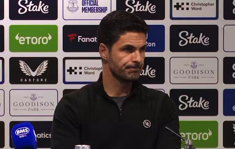 🗣️ Mikel Arteta on if Bukayo Saka can start vs Real Madrid: “We have built that up, today he played 49 minutes… a little bit less because he [referee] whistled before the end of the game…” 🤣⏰