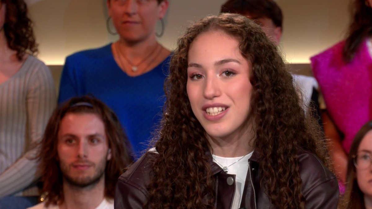 🚨 #Stade2 | Kaylia Nemour, la championne olympique de gymnastique vue par Olivia Leray ✨ Cette semaine encore, Olivia Leray dresse le portrait de notre invitée, la gymnaste Kaylia Nemour, championne olympique l’été passé à Paris : découvrez son parcours et ses secrets !
