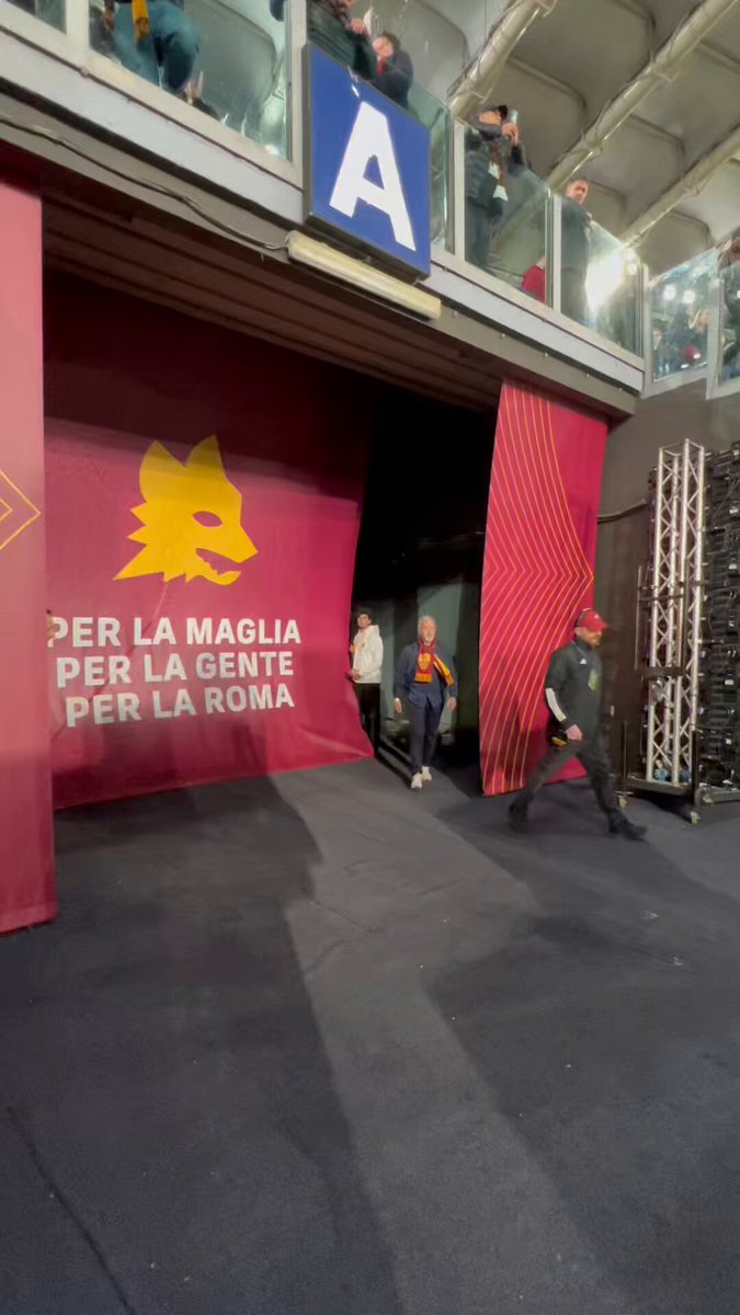 Bomber Pruzzo sotto la Sud! #ASRoma #RomaJuventus