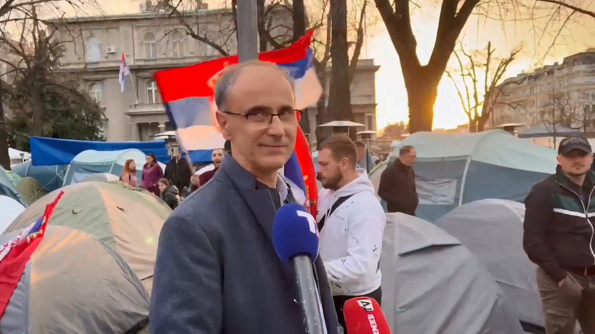Ovaj je promovisan još pre tri nedelje u onom brlogu uz skandiranje "..doktore..doktore...doktore..". 🤡