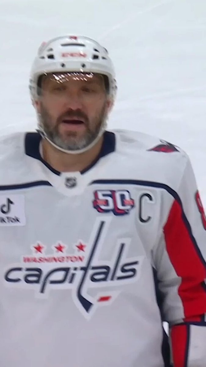 .Wayne Gretzky told Ovi that he'd buy him a car if he gets to 900 😭🔊