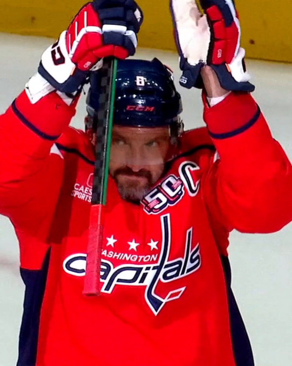 'The Great Eight' surpasses 'The Great One' as the NHL's all-time leading goal scorer 🙌