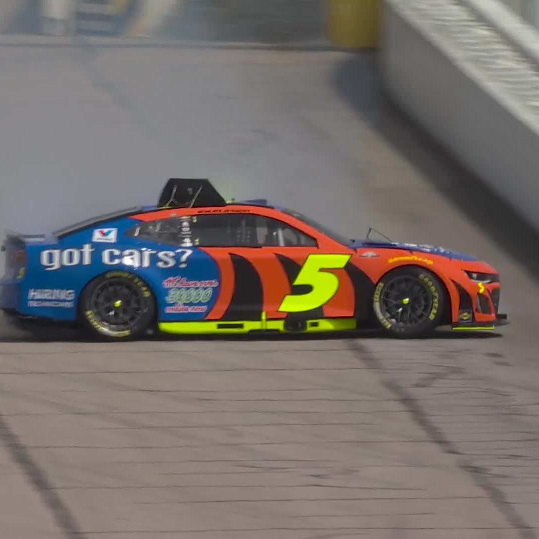 Trouble strikes early for Kyle Larson!