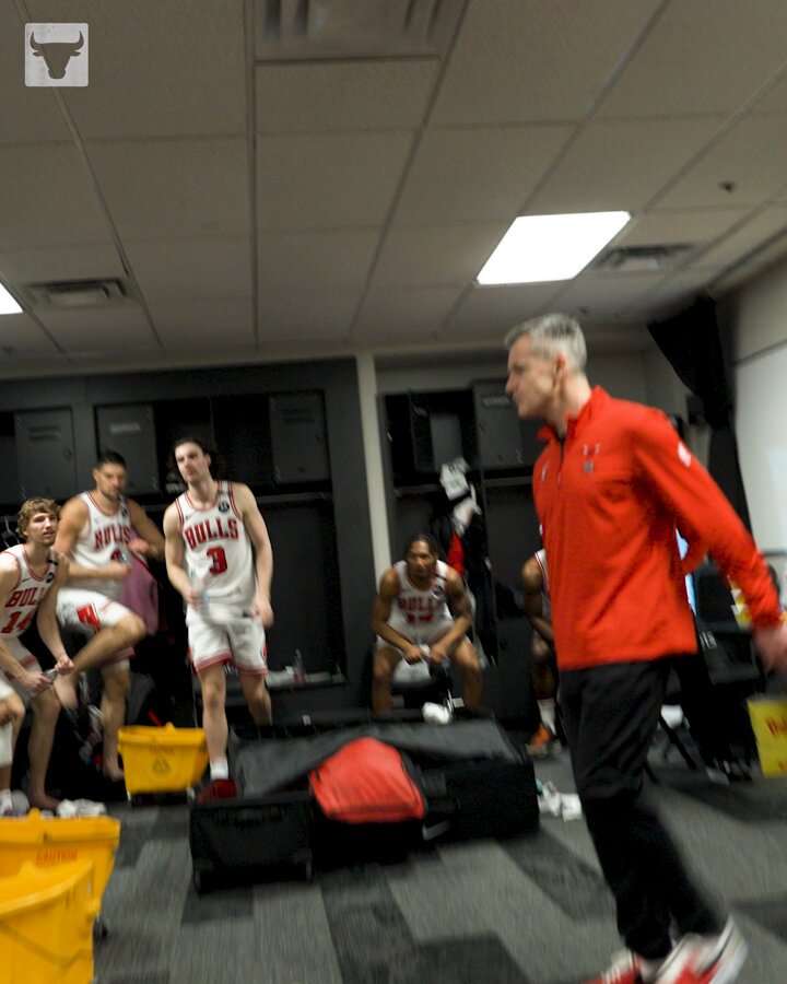 The guys had a surprise for @HoopHall's newest Hall of Famer, Billy Donovan ❤️