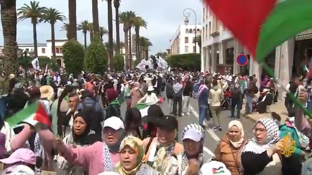 الآلاف يشاركون في مسيرة شعبية في العاصمة المغربية الرباط للمطالبة بوقف الحرب الإسرائيلية على غزة وكسر الحصار وفتح المعابر وإدخال المواد الغذائية وإنهاء التطبيع مع إسرائيل | تقرير: المختار العبلاوي #الأخبار #حرب_غزة