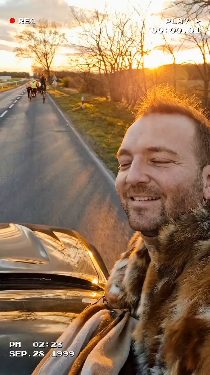 Ne znam ko je lik, ali sve što snimi je fenomenalno. 👏👏👏