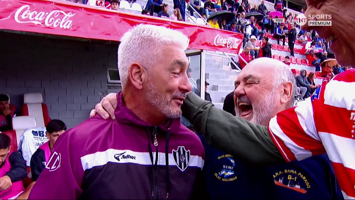 Enorme gesto de Unión al homenajear a Omar De Felippe y su reencuentro con Veteranos de Malvinas.