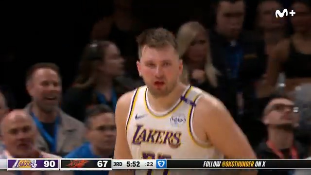 Con el labio partido. Con el defensor encima. ¿QUÉ HAS HECHO, LUKA? #NBASundays