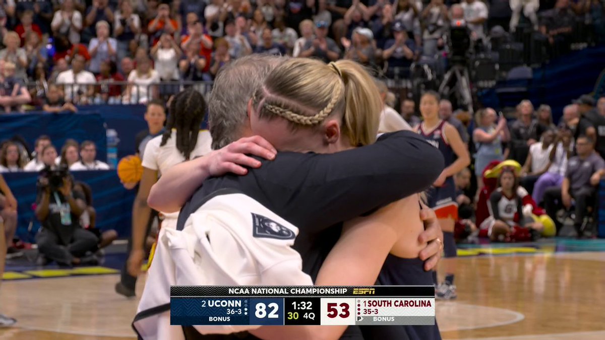 This moment between Geno and Paige 🥺