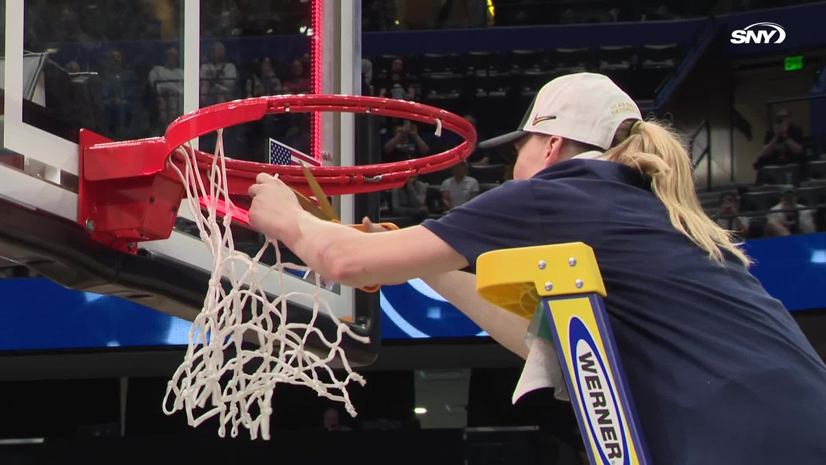 Paige Bueckers' National Champion moment.