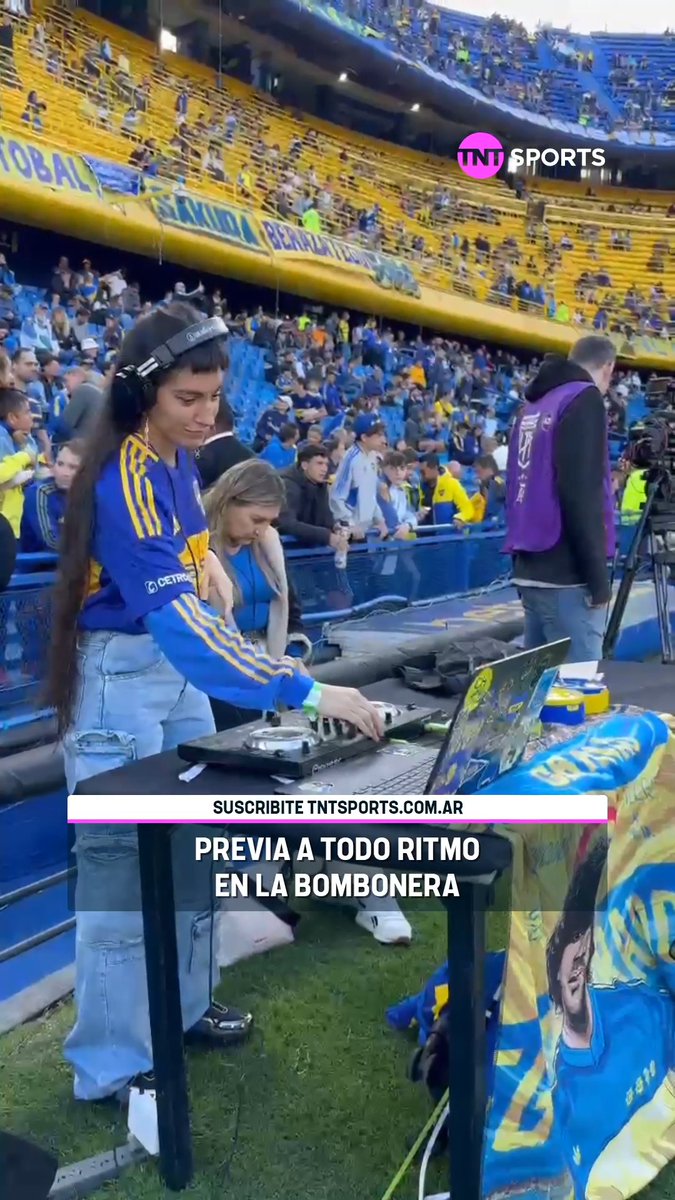 BOCA PUSO UN DJ PARA PONER MÚSICA JAJAJAJSJAJAJAJA Todo lo que le critican a River lo tienen ellos y mucho peor, pero acá no hacen el escándalo que si hacen cuando pasa en el Monumental. Que selectivos que son