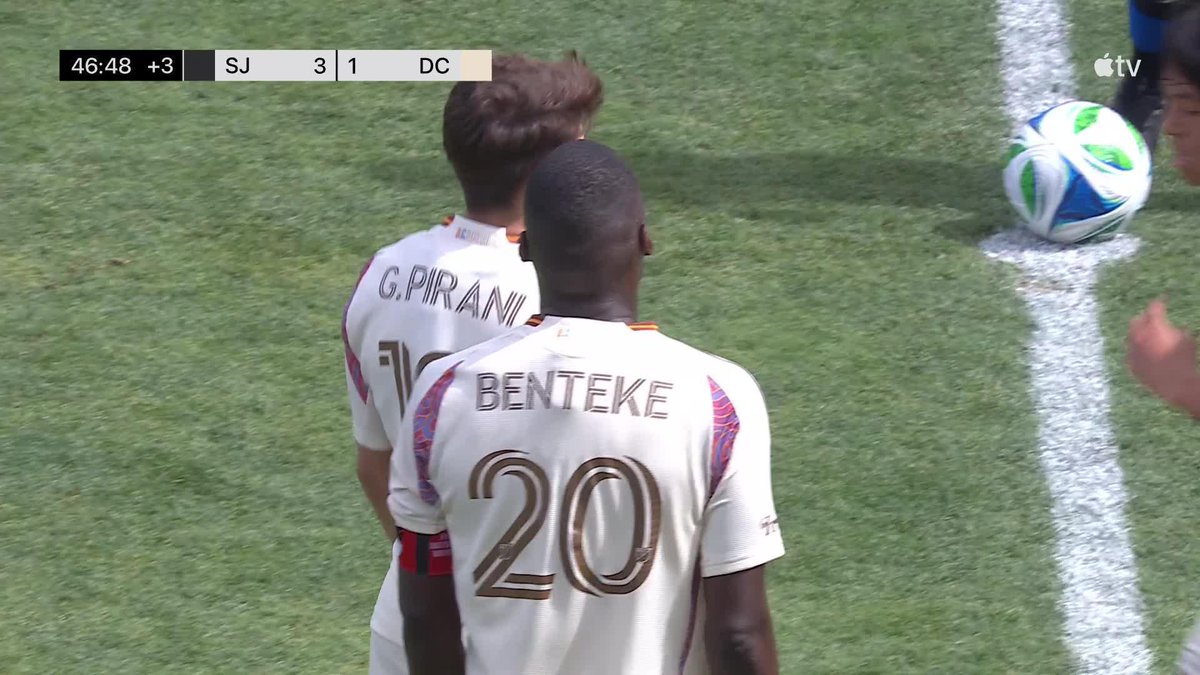 Christian Benteke does what he does best. 💥 Big goal for D.C. United just before the half.