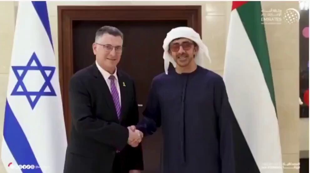 Baktım eski mi diye, yok, bugünmüş.. BAE Yehud'un gönüllü iti, Sudanı Somali'yi kan gölüne çeviren bunlar. Şöyle 2/3 bin mücahid Dubai'yi alt üst etmeden bunlar hizaya gelmez..