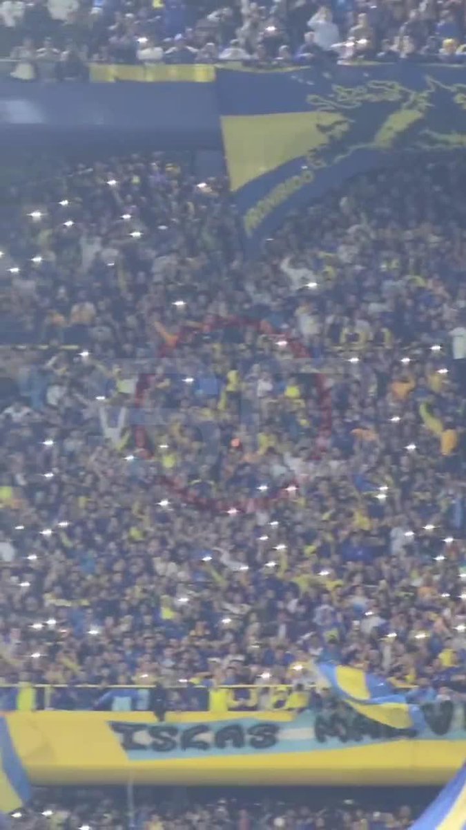 💡🤳El SHOW DE LUCES de los teléfonos celulares de los hinchas en #LaBombonera.