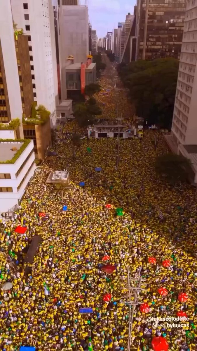 1 milhão e 500 mil pessoas!! ( cálculos pelo drone!) A esquerda ainda não entendeu como o buraco deles é raso...