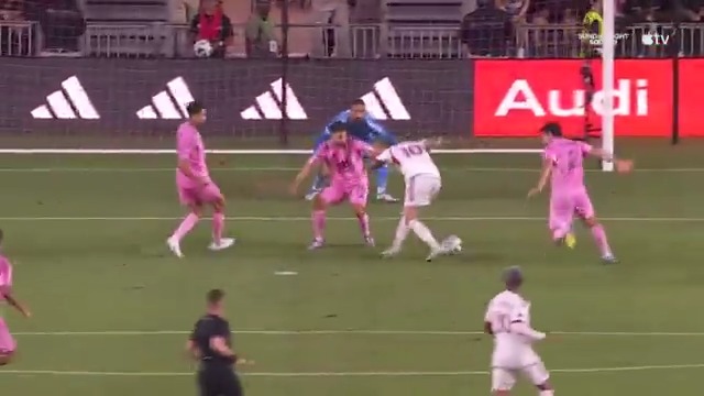 The skill from Bernardeschi... 😍