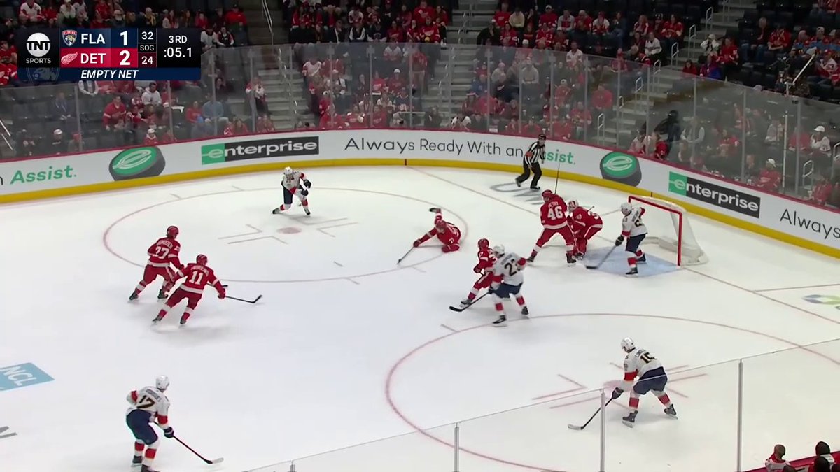 How about some applause for this save in the dying seconds from Cam Talbot! 🤩 He helps keep the Detroit Red Wings in the Wild Card race for the #StanleyCup Playoffs!