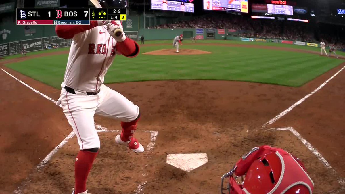 ¡Alex Bregman está teniendo un gran domingo! Tres más para los Red Sox 💪.