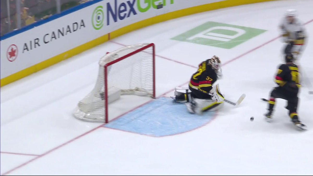 Reflexes on FULL display 😮‍💨 📺: ESPN