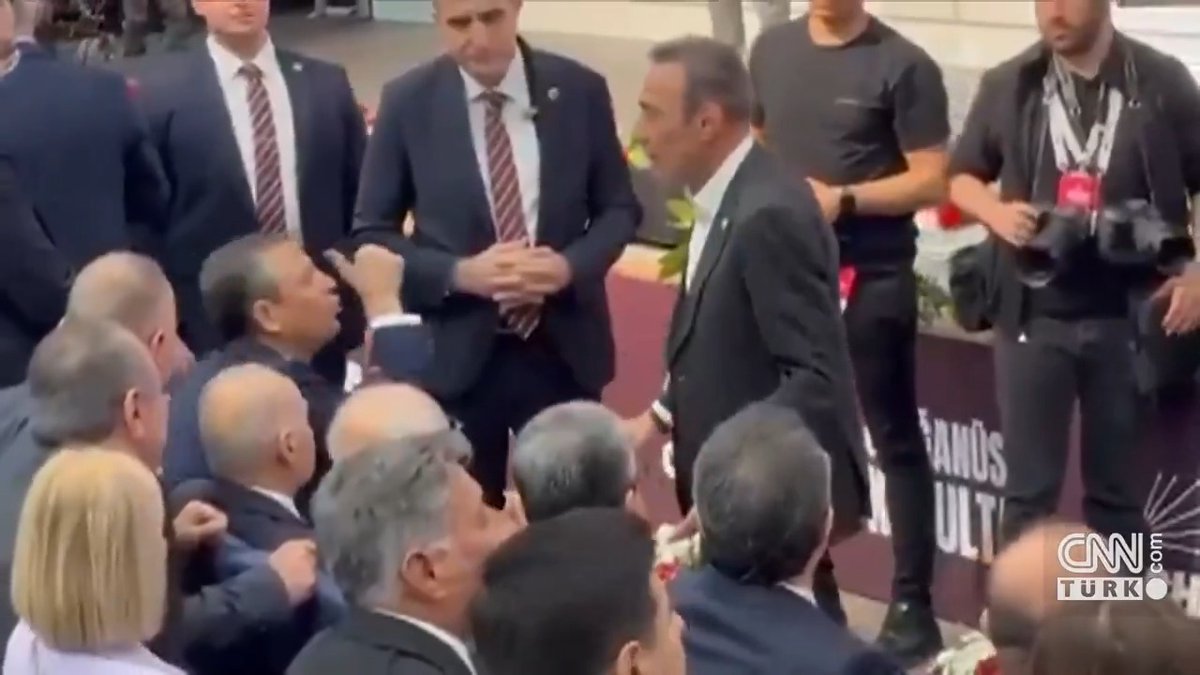 Berhan Şimşek Özgür Özel'le tartıştı: "CHP kimsenin holdingi değildir"