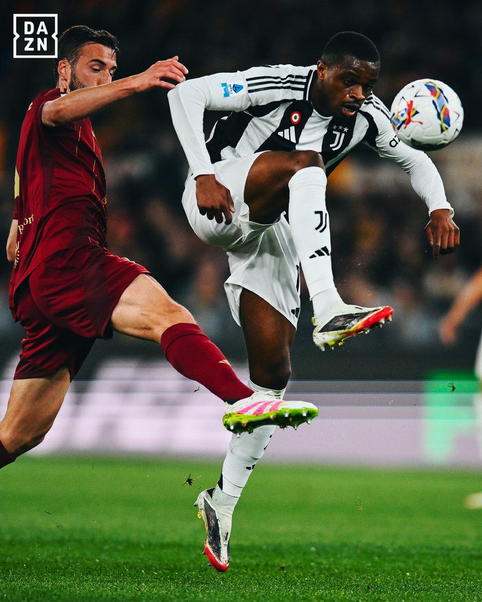 Ma che partita ha fatto 𝑲𝑨𝑳𝑼𝑳𝑼? 🧱⛔ Mura Cristante ed evita il contropiede di Gourna-Douath ⚡ E quando può, si propone in zona assist 😏 #Kalulu #RomaJuve #SerieAEnilive #DAZN