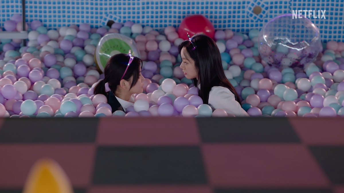 we all deserve someone who looks at us the way jeyi looks at seulgi 🥺 #FriendlyRivalry #LeeHyeRi #이혜리 #ChungSuBin #정수빈 #Netflix