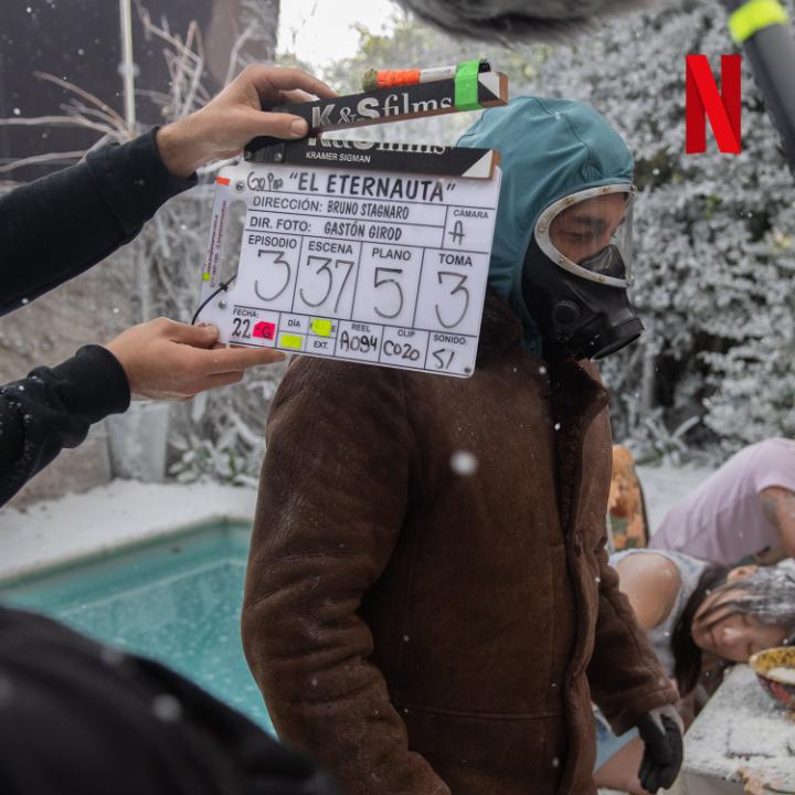 Ver trabajar a Ricardo Darín detrás de cámaras es un regalo para cualquier fan. 'El Eternauta' llega el 30 de abril.