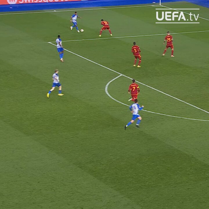 Danny Welbeck picking his spot 🥅 Brighton & Hove Albion | #UEL