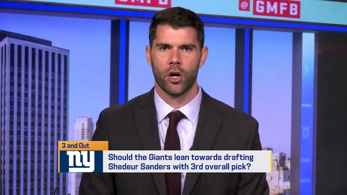 Former New York Giants OL Justin Pugh believes that Shedeur Sanders could thrive in the New York spotlight 👀
