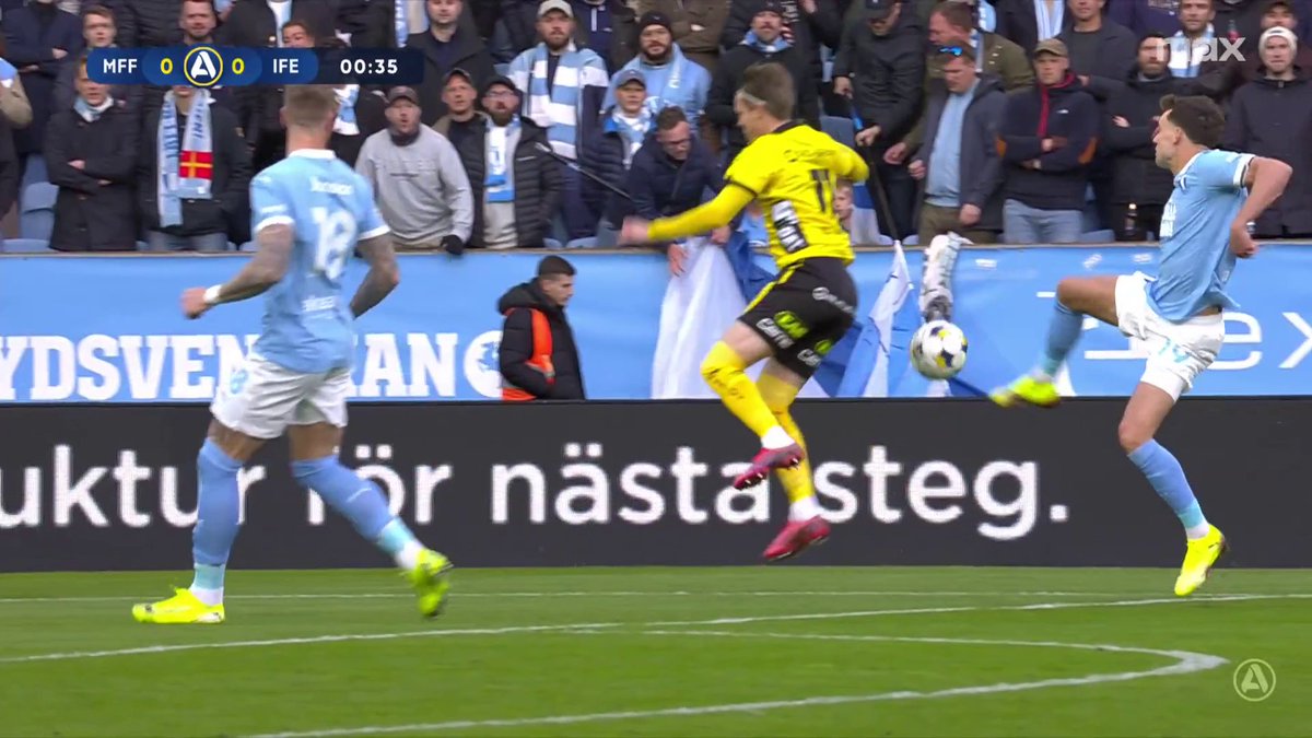Matchen hinner knappt starta innan Elfsborg får straff! 👀 📲 Se matchen på Max