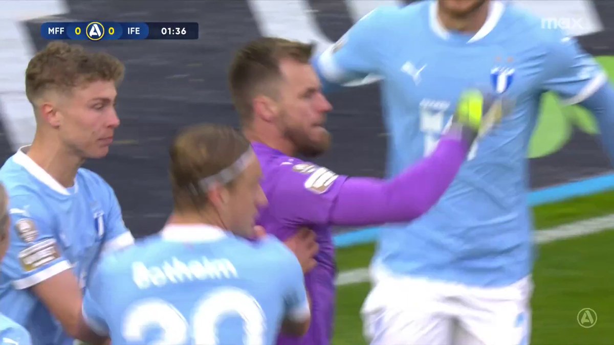 Ricardo Friedrich räddar Simon Hedlunds straffspark! 🧤 📲 Se matchen på Max