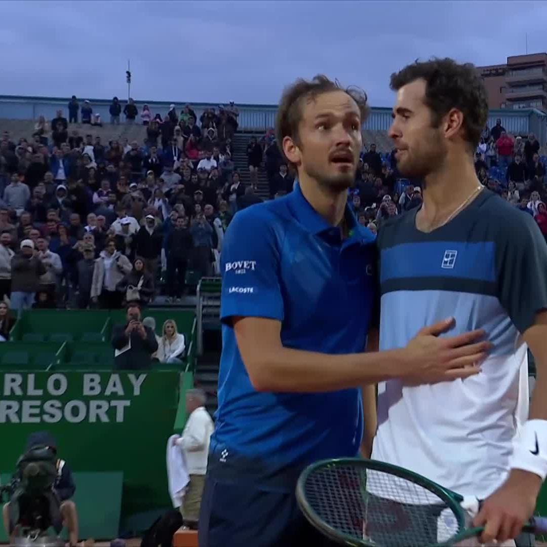 Meddy toughs it out 🫡 Daniil Medvedev defeats Khachanov 7-5 4-6 6-4 in a gruelling 2 hr 52 mins battle on Court Rainier III 😮💨 #RolexMonteCarloMasters