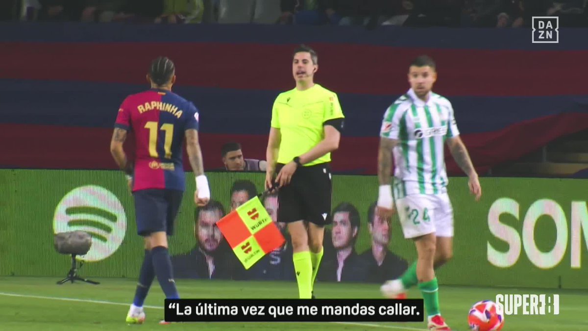 🗣️ "La última vez que me mandas callar. ¿Qué piensas que haces? La c*** de tu p*** madre" Raphinha y su enfado con el asistente de Gil Manzano en el FC Barcelona vs Real Betis #Super8