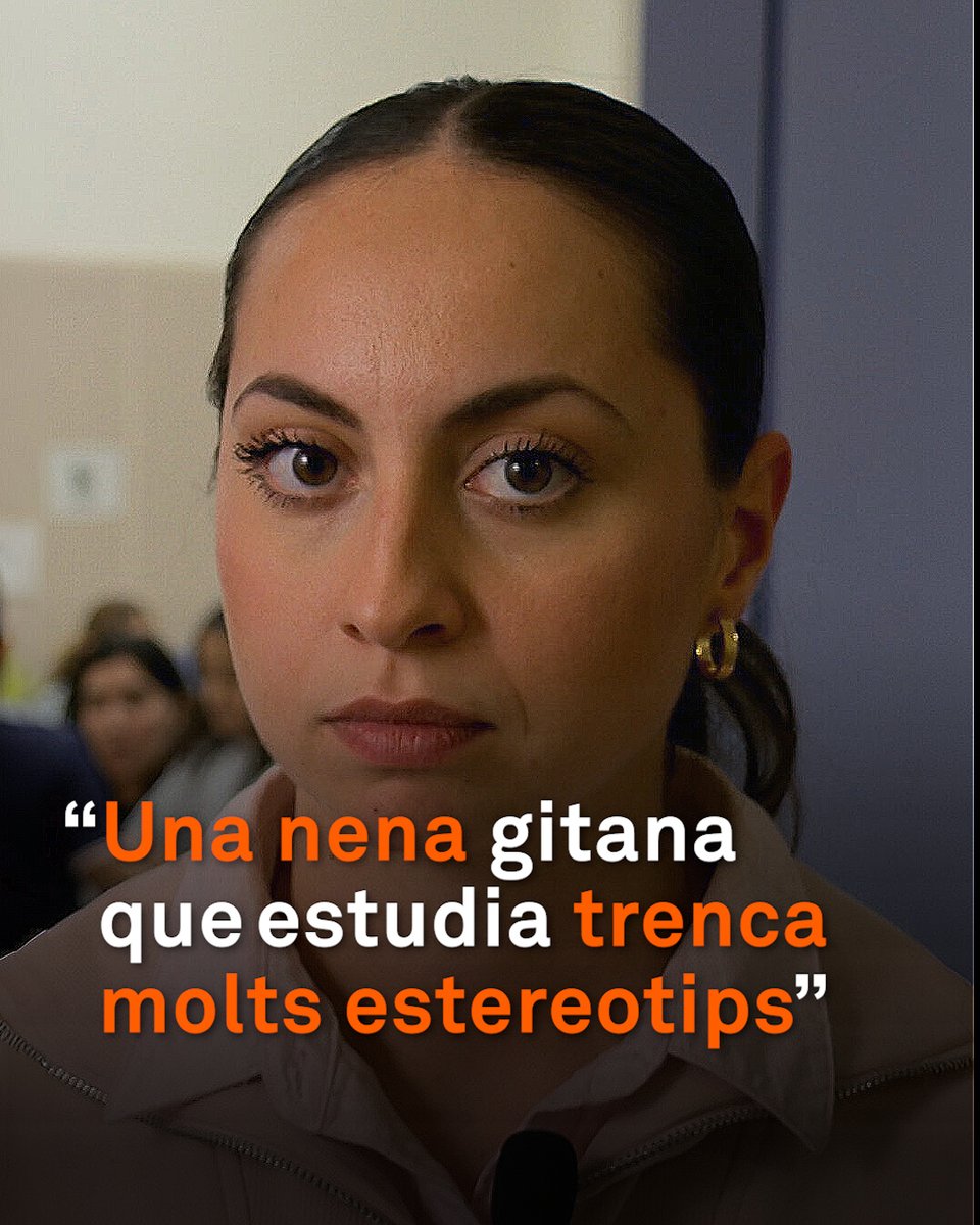 "Una nena gitana que decideix estudiar trenca molts estereotips." Quan l’Estel va entrar a la universitat, sabia que no seria fàcil. Nascuda al barri de la Mina, va ser la primera de la família a accedir a estudis superiors