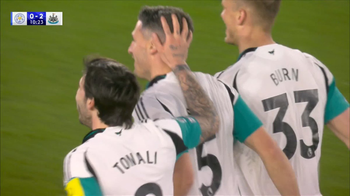 WOW! What an effort from Fabian Schär! 😱 Jacob Murphy is there to put it away 👏