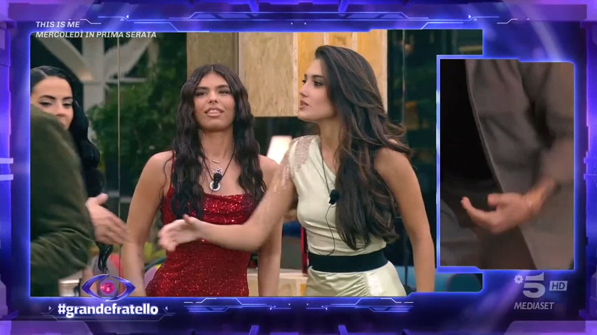 sta per entrare in casa lโex miss italia eccola