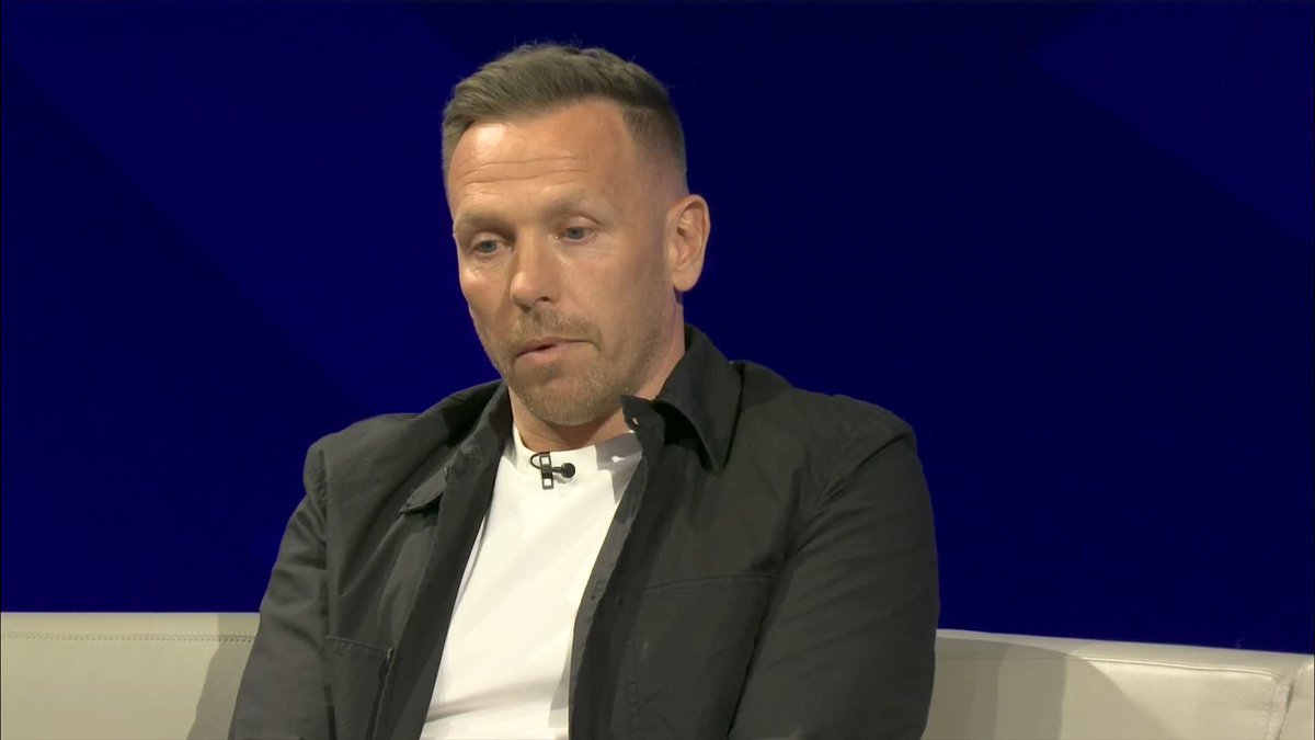 "No shirt-swapping" "No mobile phones at dinner" Craig Bellamy's non-negotiables as a coach 🏴🫡
