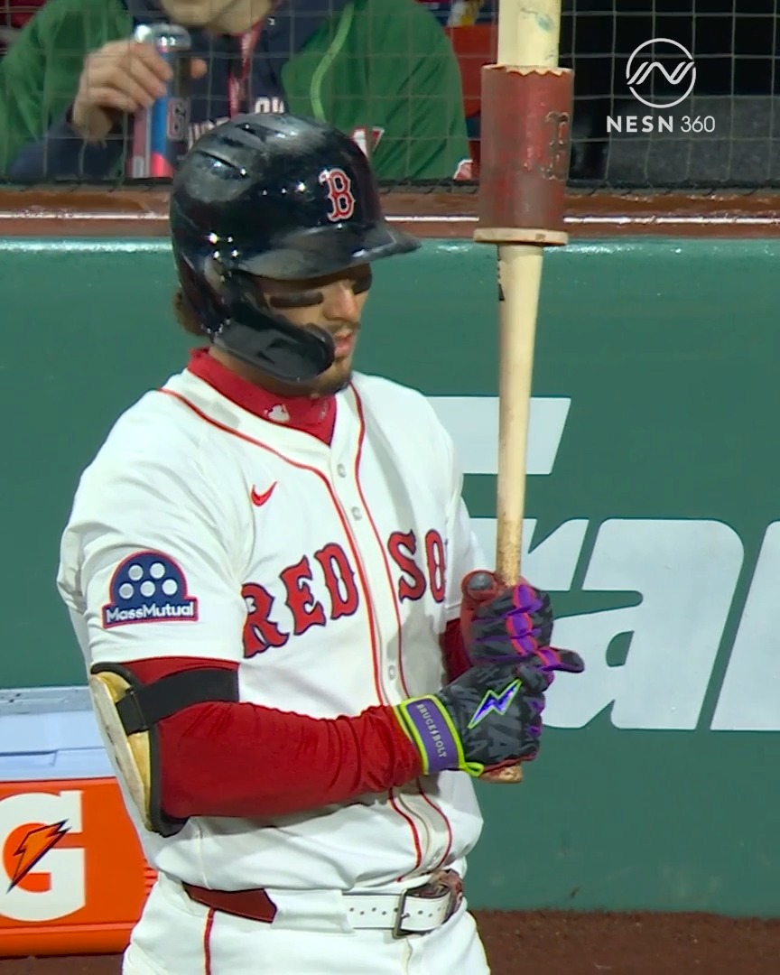 The Samaritans have seen a dramatic uptick in teenagers reaching out in the wake of Duran's openness about his mental health ❤️ Right on cue, he clubs a hustle double for his second two-bagger of the night 🥹