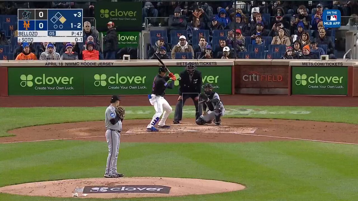 Every broadcast should have this split screen when a runner is rounding third